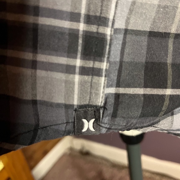 Hurley | Mens Button Down Skate Shirt Large - Picture 7 of 7